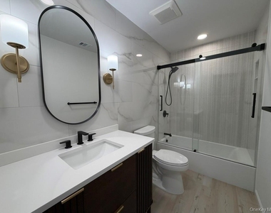 100 Woodlake Drive W - Photo Thumbnail 16