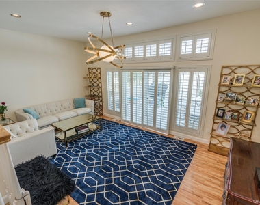 100 Woodlake Drive W - Photo Thumbnail 8