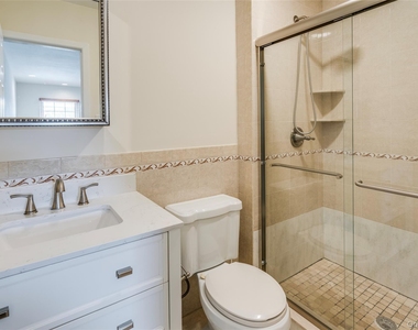 100 Woodlake Drive W - Photo Thumbnail 14