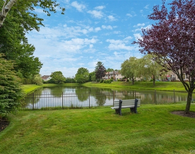 100 Woodlake Drive W - Photo Thumbnail 21