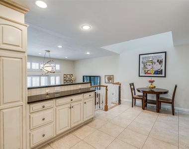 100 Woodlake Drive W - Photo Thumbnail 5