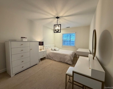 100 Woodlake Drive W - Photo Thumbnail 17