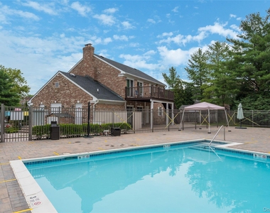 100 Woodlake Drive W - Photo Thumbnail 23