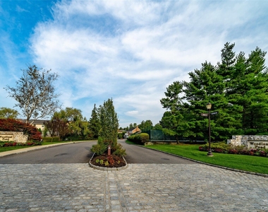 100 Woodlake Drive W - Photo Thumbnail 27