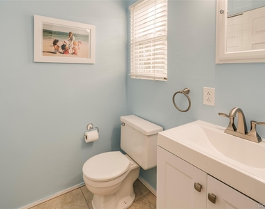 100 Woodlake Drive W - Photo Thumbnail 18