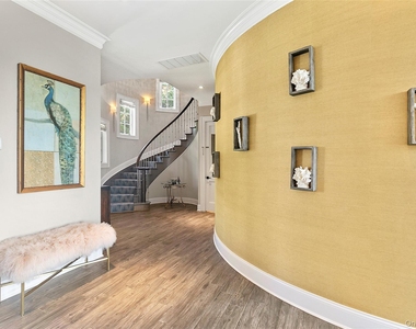 61 A South Bay Avenue - Photo Thumbnail 16