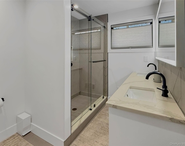 12 Hudson River Lane - Photo Thumbnail 12
