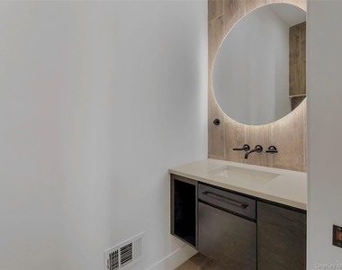 12 Hudson River Lane - Photo Thumbnail 9