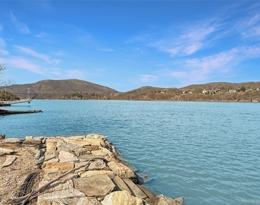 12 Hudson River Lane - Photo Thumbnail 14