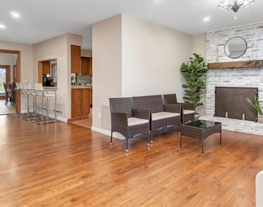 120 Promenade Drive - Photo Thumbnail 1