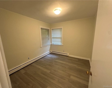 11 Chase Avenue - Photo Thumbnail 4