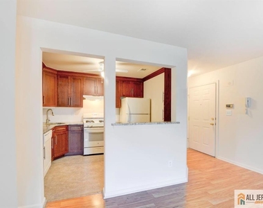 1909 Tanglewood Court - Photo Thumbnail 6