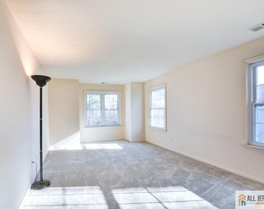 1909 Tanglewood Court - Photo Thumbnail 9