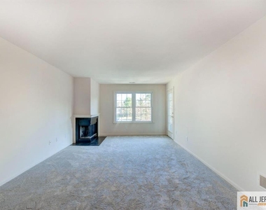 1909 Tanglewood Court - Photo Thumbnail 4