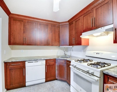 1909 Tanglewood Court - Photo Thumbnail 7