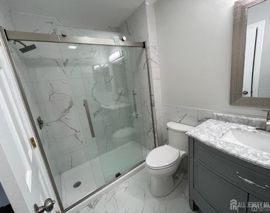 42 Ashford Drive - Photo Thumbnail 5