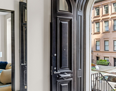 240 E 61st Street - Photo Thumbnail 1