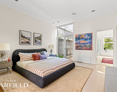 240 E 61st Street - Photo Thumbnail 9