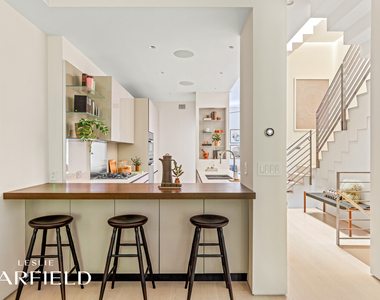 240 E 61st Street - Photo Thumbnail 3