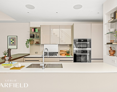 240 E 61st Street - Photo Thumbnail 2