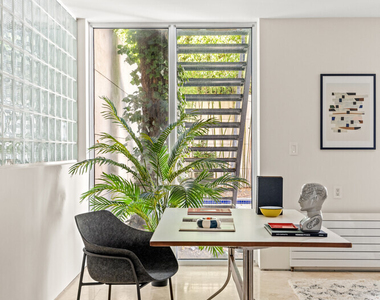 240 E 61st Street - Photo Thumbnail 8