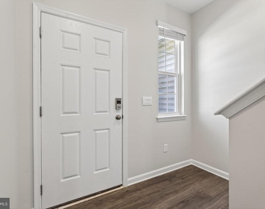 183 Caterpillar Drive - Photo Thumbnail 4