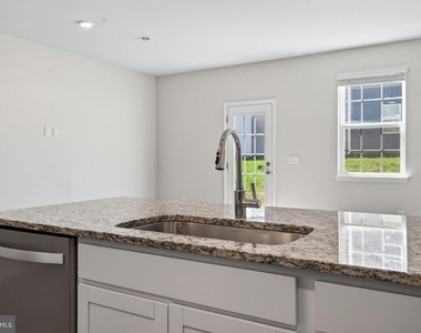 183 Caterpillar Drive - Photo Thumbnail 14