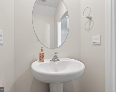 183 Caterpillar Drive - Photo Thumbnail 16