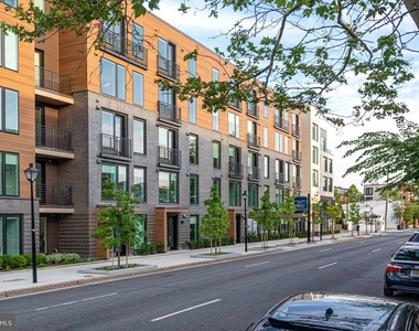 701 N Henry Street - Photo Thumbnail 39