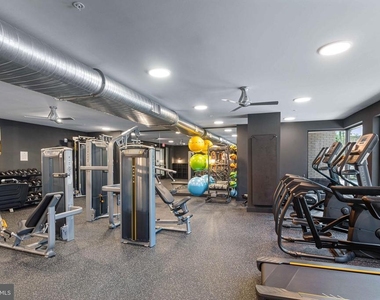 701 N Henry Street - Photo Thumbnail 28