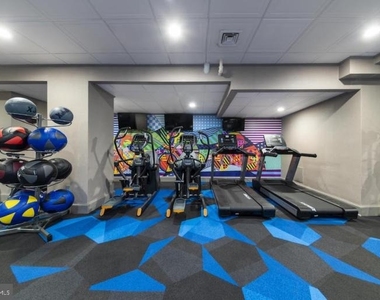 222 W Rittenhouse Square - Photo Thumbnail 6