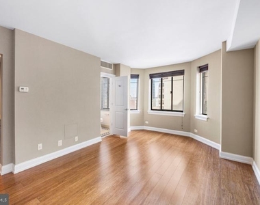 222 W Rittenhouse Square - Photo Thumbnail 4