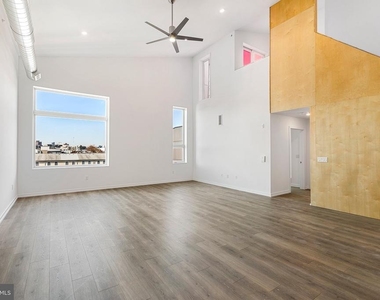 1229 Front St - Photo Thumbnail 4