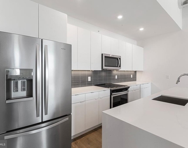 1229 Front St - Photo Thumbnail 3