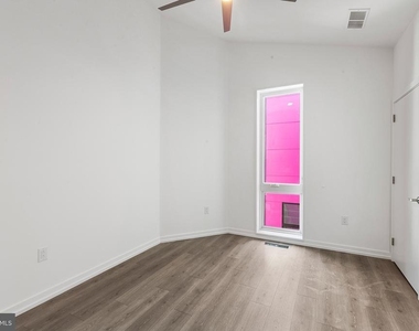 1229 Front St - Photo Thumbnail 8