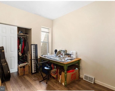1910 N 17th Street - Photo Thumbnail 11