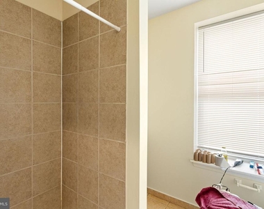 1910 N 17th Street - Photo Thumbnail 2