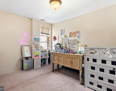 1910 N 17th Street - Photo Thumbnail 8