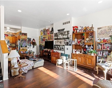 1910 N 17th Street - Photo Thumbnail 4