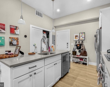 2621 W Jefferson Street - Photo Thumbnail 6