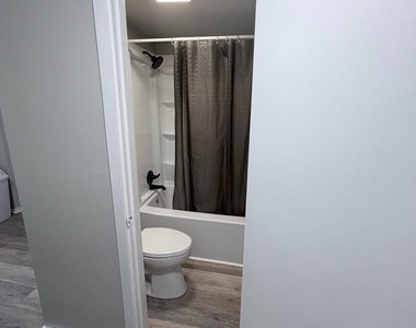 980 Scotland Ave - Photo Thumbnail 9