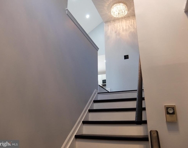 7 Powell Court - Photo Thumbnail 1
