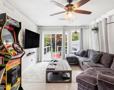 256 Hawthorne Avenue - Photo Thumbnail 9