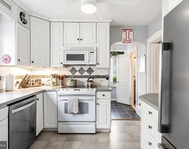 256 Hawthorne Avenue - Photo Thumbnail 6