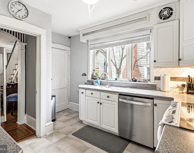 256 Hawthorne Avenue - Photo Thumbnail 7