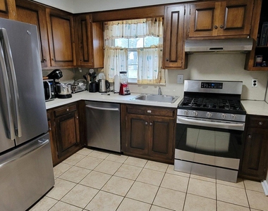 117 N Brookfield Road - Photo Thumbnail 2