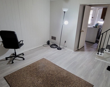 117 N Brookfield Road - Photo Thumbnail 6