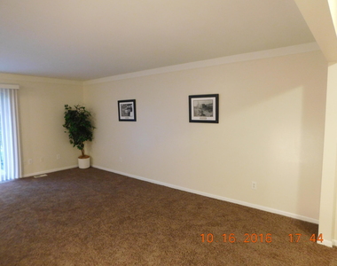444 N Fox Hills N - Photo Thumbnail 12
