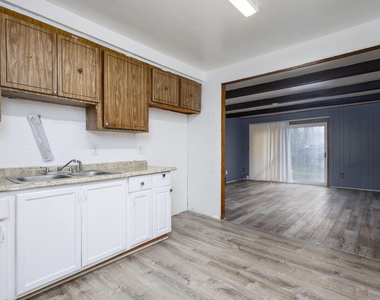 19435 Mccormick Street - Photo Thumbnail 5