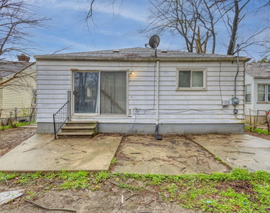 19435 Mccormick Street - Photo Thumbnail 15